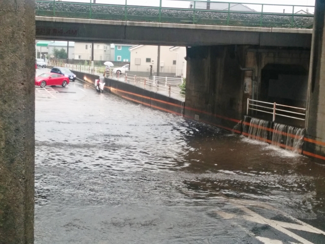 大雨 冠水 千葉県市川市 松戸市などが大雨により冠水 冠水 浸水被害の動画や画像まとめ3 13 ｆｐによる生命保険 損害保険の選び方講座